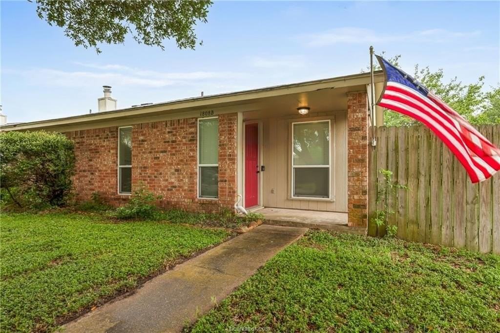 1808 Holleman Dr W Apt B #B