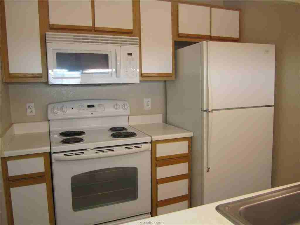 519 Southwest Pkwy Apt 301 #301 - Photo 6 of 16