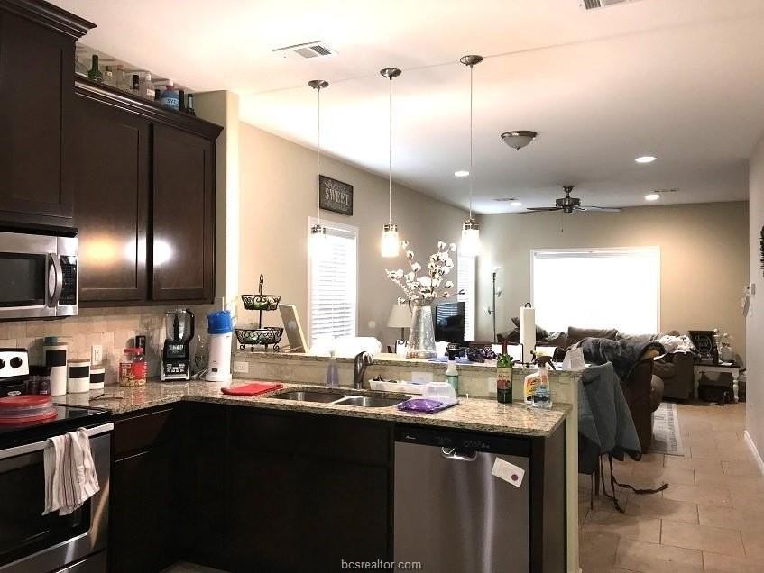 1122 Phoenix St - Photo 3 of 23