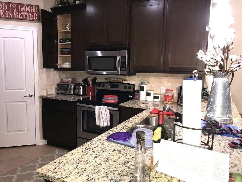 1122 Phoenix St - Photo 7 of 23