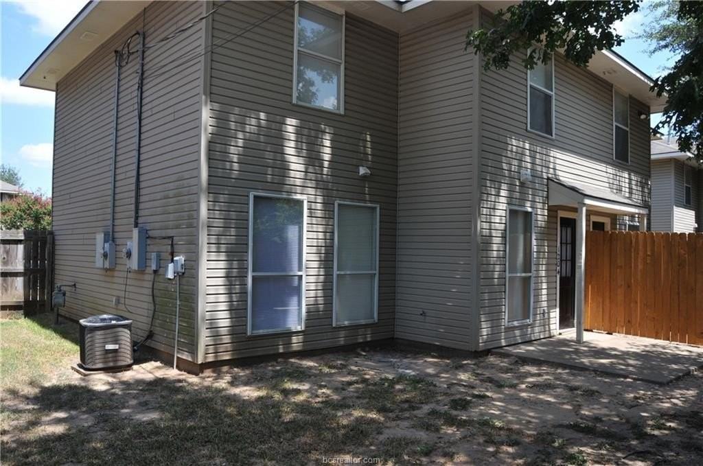 1206 Oney Hervey Dr - Photo 2 of 12