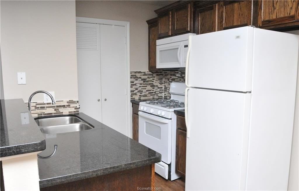 1206 Oney Hervey Dr - Photo 5 of 12