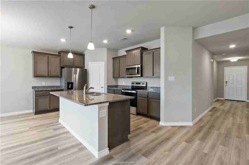 2119 Chief St - Photo 4 of 23