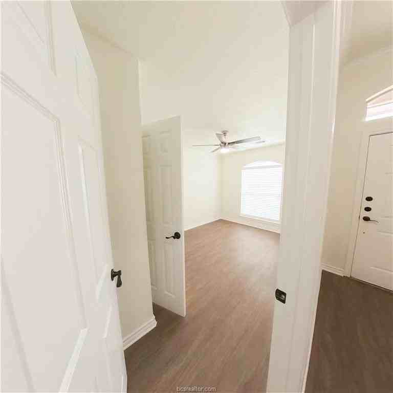 341 Robelmont Dr - Photo 3 of 23