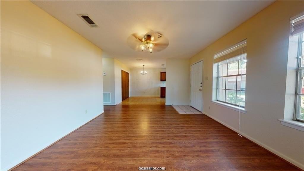 317 Columbia Ct - Photo 3 of 13