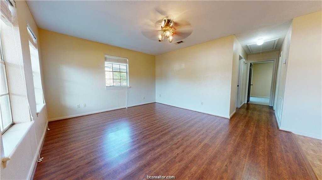 317 Columbia Ct - Photo 4 of 13