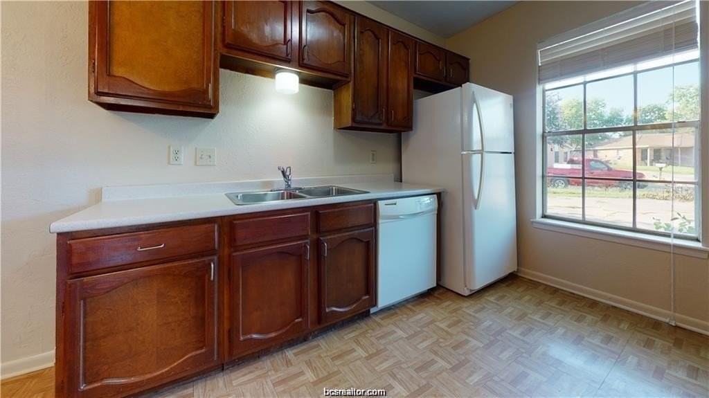 317 Columbia Ct - Photo 6 of 13