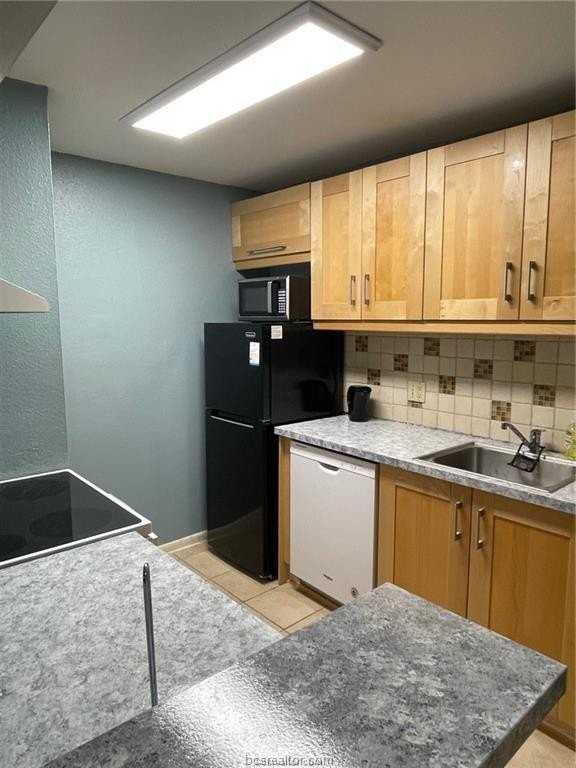 904 University Oaks Blvd Apt 40 #40 - Photo 2 of 7