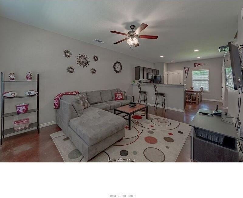 129 Watson St - Photo 2 of 20