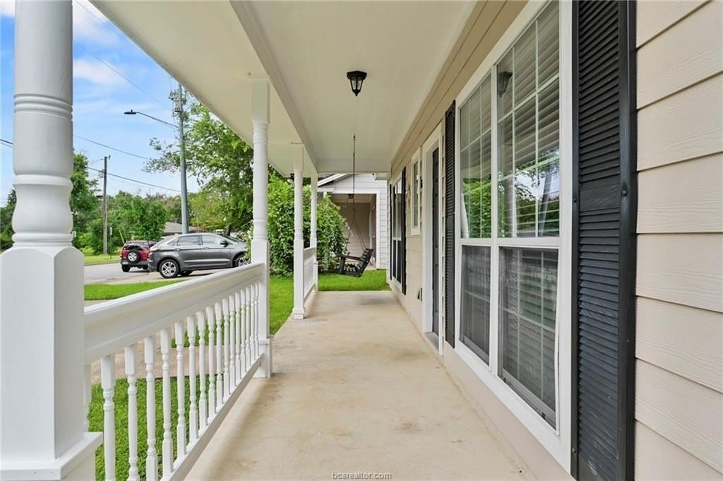 613 Columbus St - Photo 2 of 18