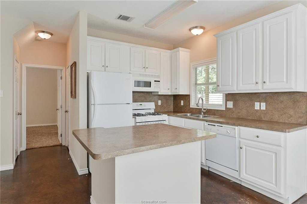 613 Columbus St - Photo 4 of 18