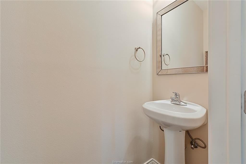 613 Columbus St - Photo 6 of 18