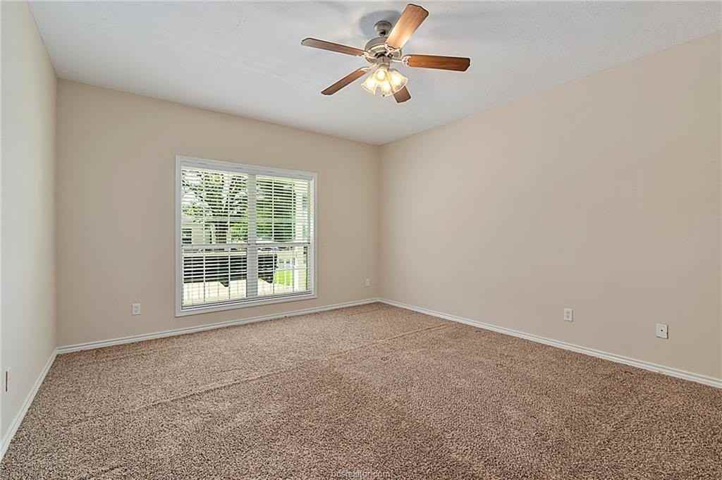 613 Columbus St - Photo 7 of 18