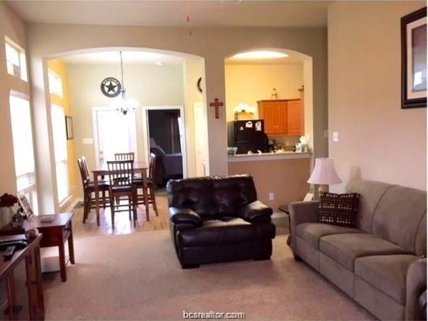 2810 Silver Oak Dr - Photo 3 of 7