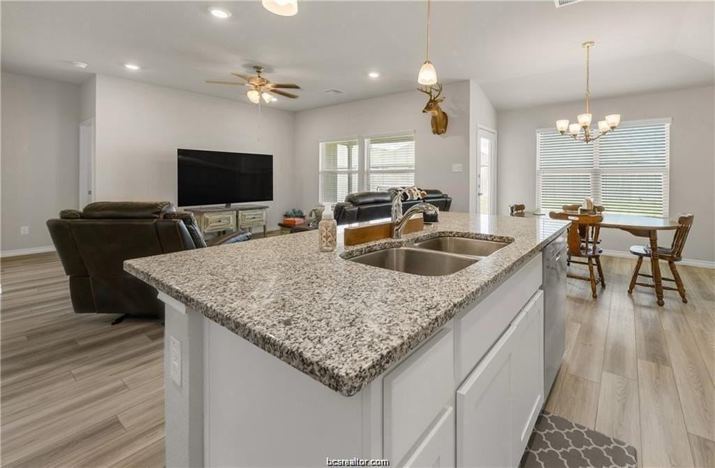 1161 Natchez Dr - Photo 4 of 10