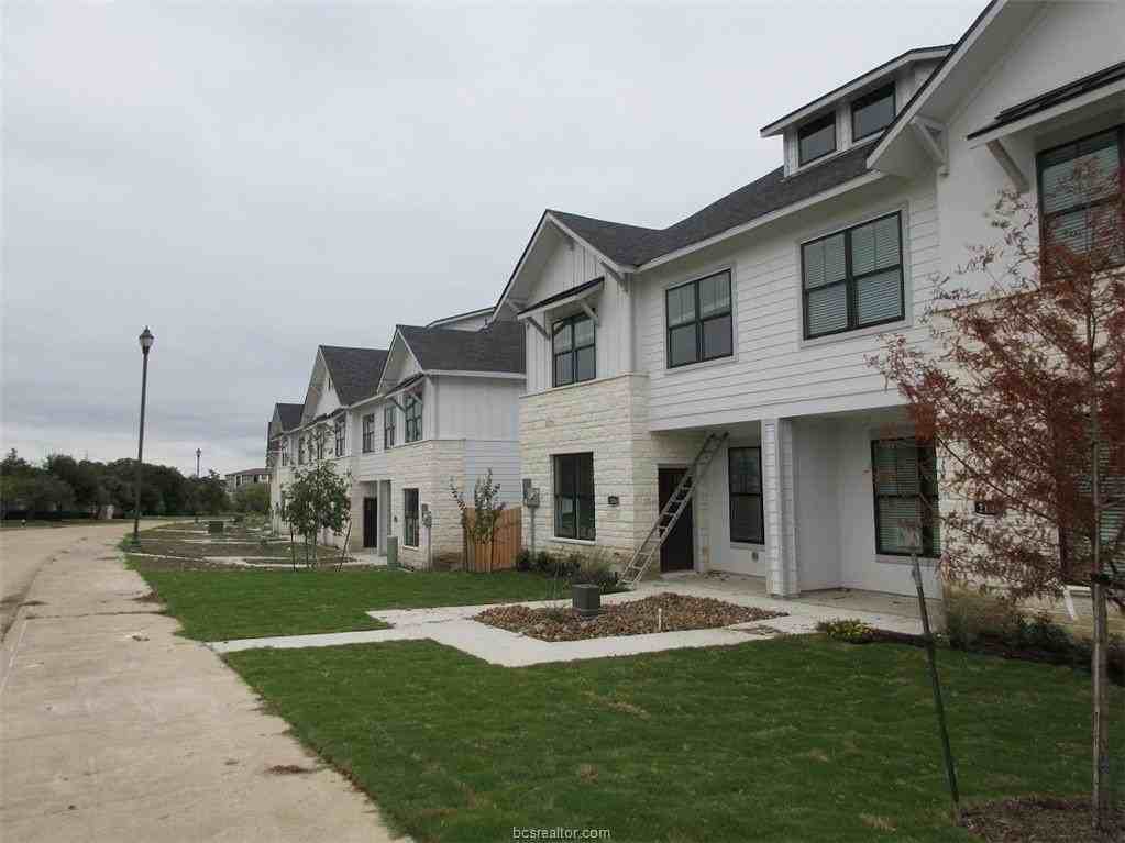 2102 Crescent Pointe Pkwy - Photo 2 of 17