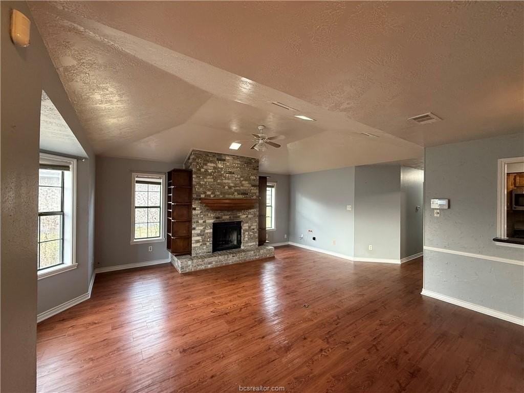 4001 Windfree Dr - Photo 2 of 20