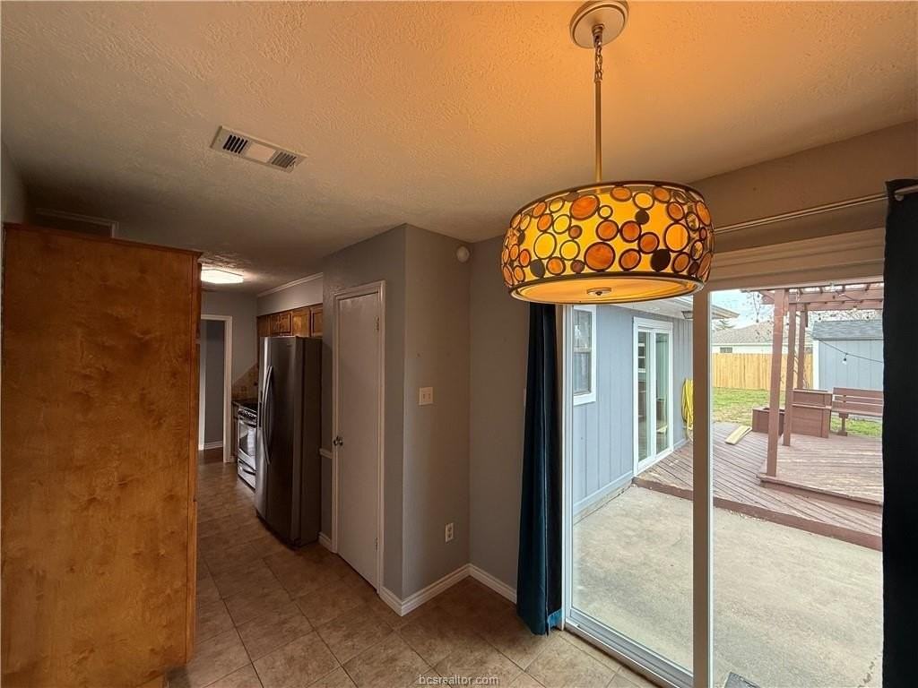 4001 Windfree Dr - Photo 7 of 20