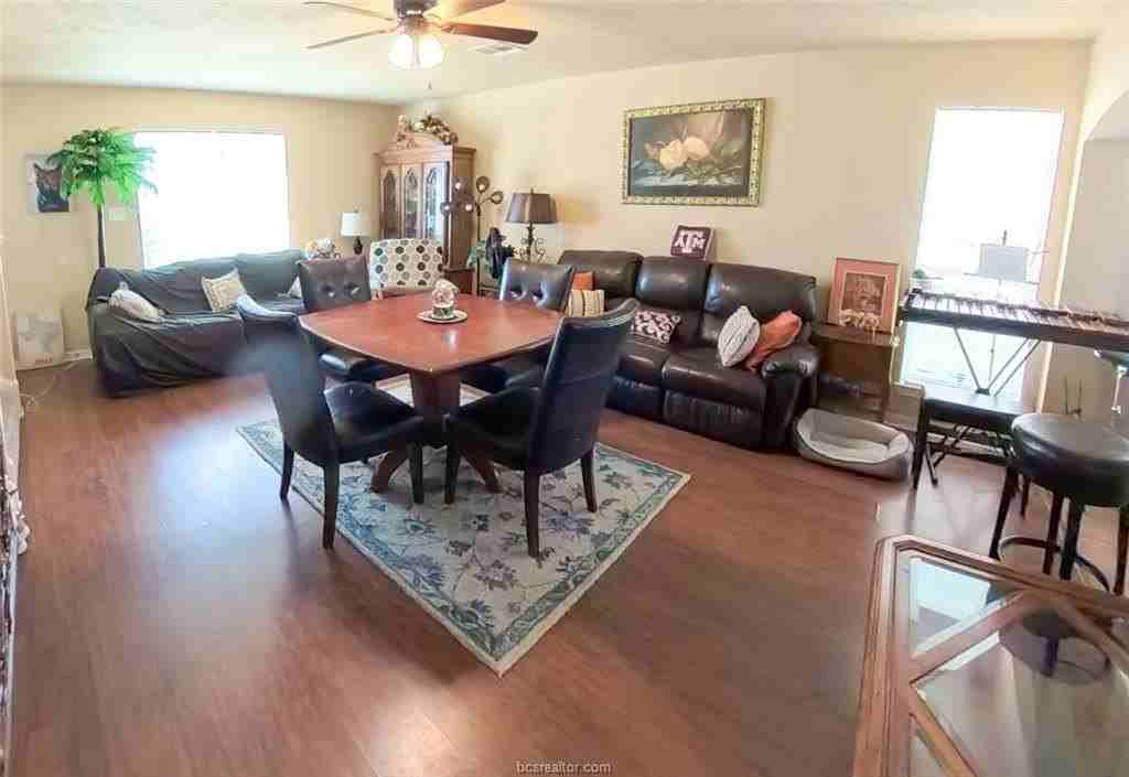 2923 Mclaren Dr - Photo 3 of 17