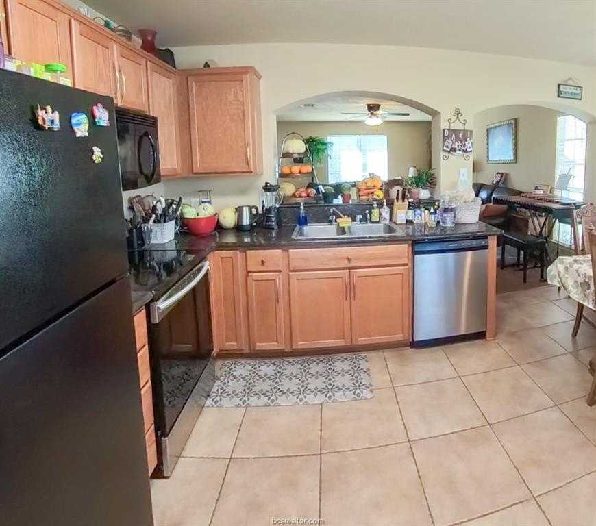 2923 Mclaren Dr - Photo 7 of 17