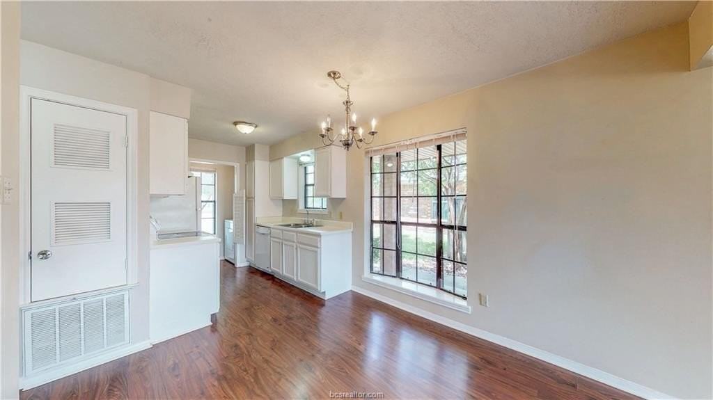 1913 Woodsman Dr - Photo 7 of 32