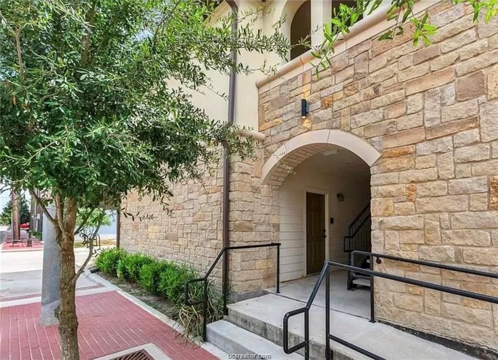 602 Cherry St Apt 113 #113 - Photo 3 of 14