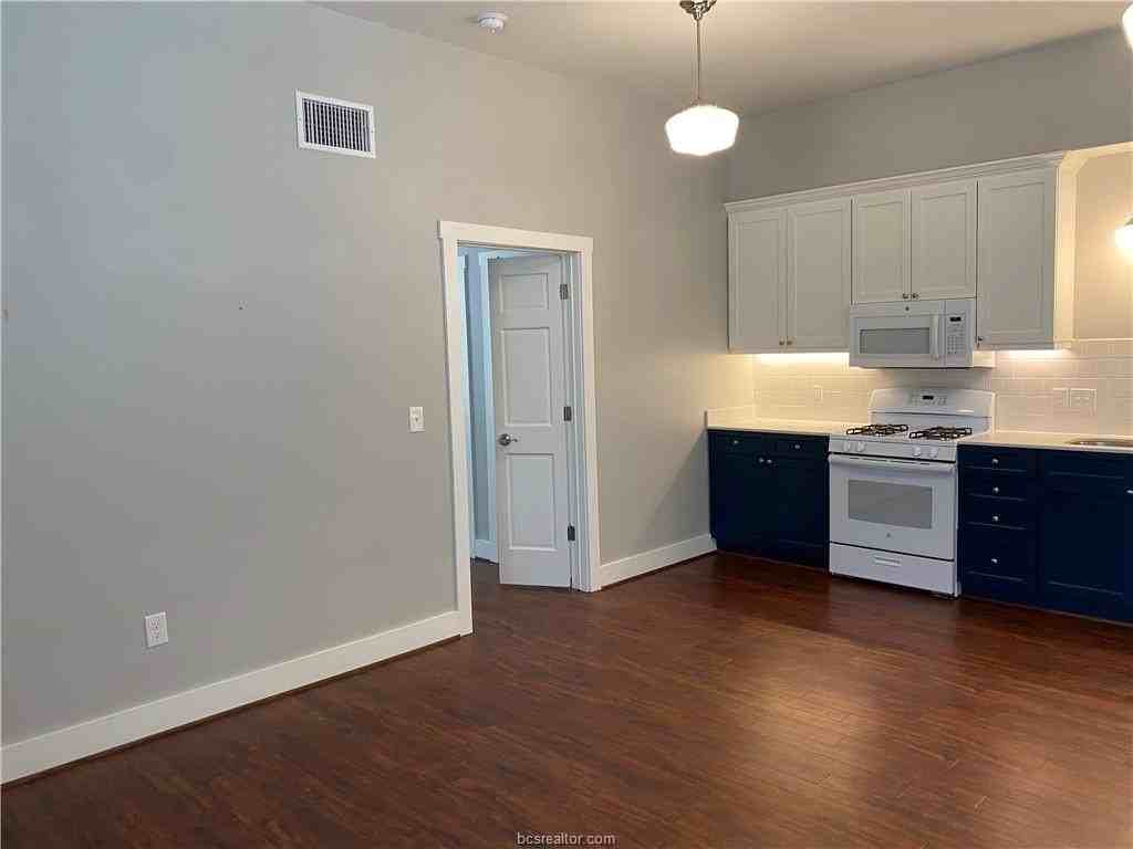 208 W 22nd St Apt B #B - Photo 6 of 15