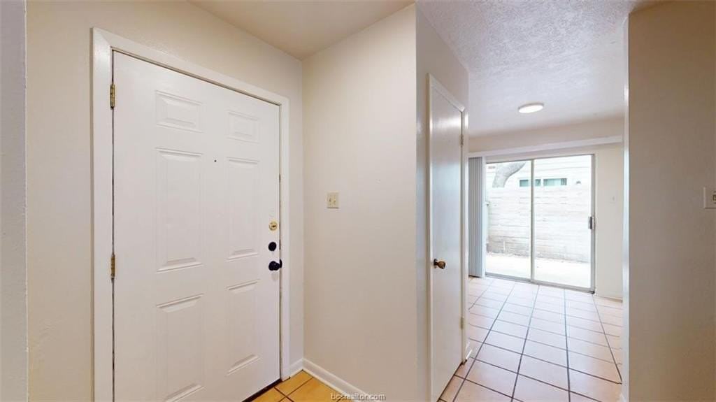 922 Navarro Dr - Photo 2 of 18