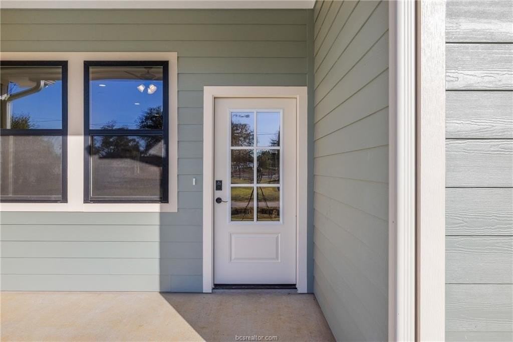 610 E Englewood St - Photo 5 of 26