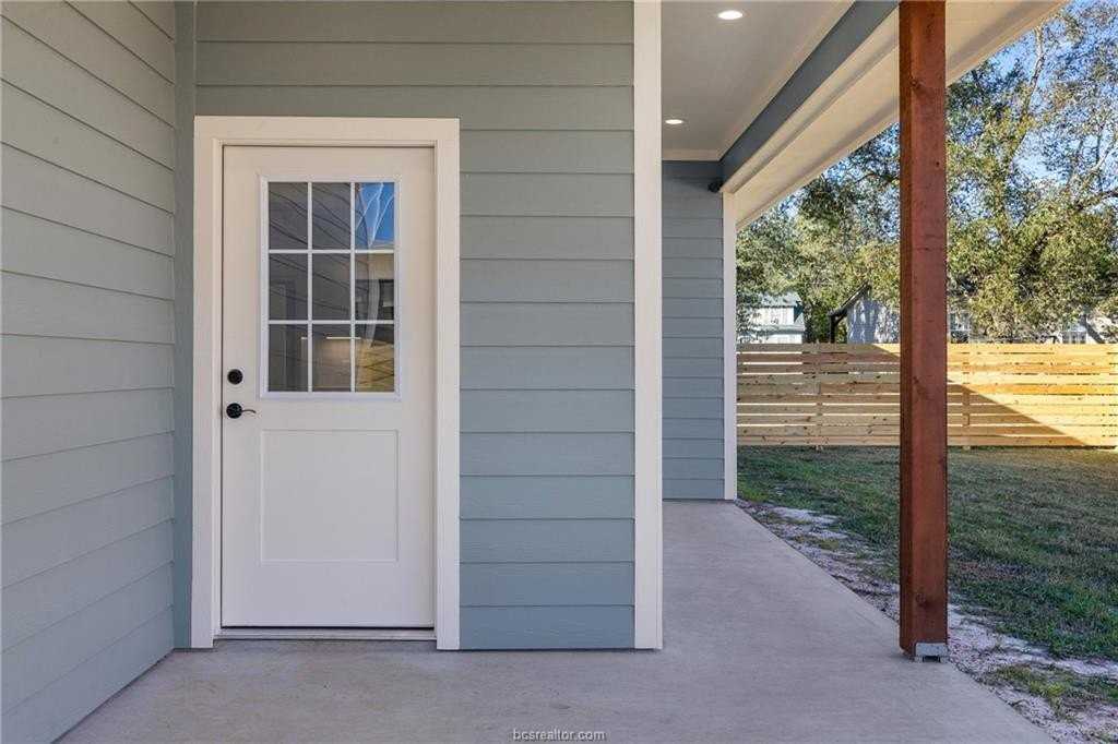 610 E Englewood St - Photo 7 of 26