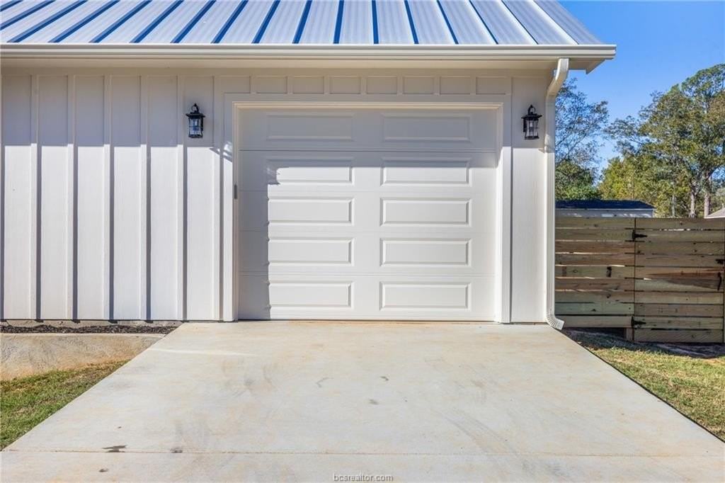 614 E Englewood St - Photo 3 of 24