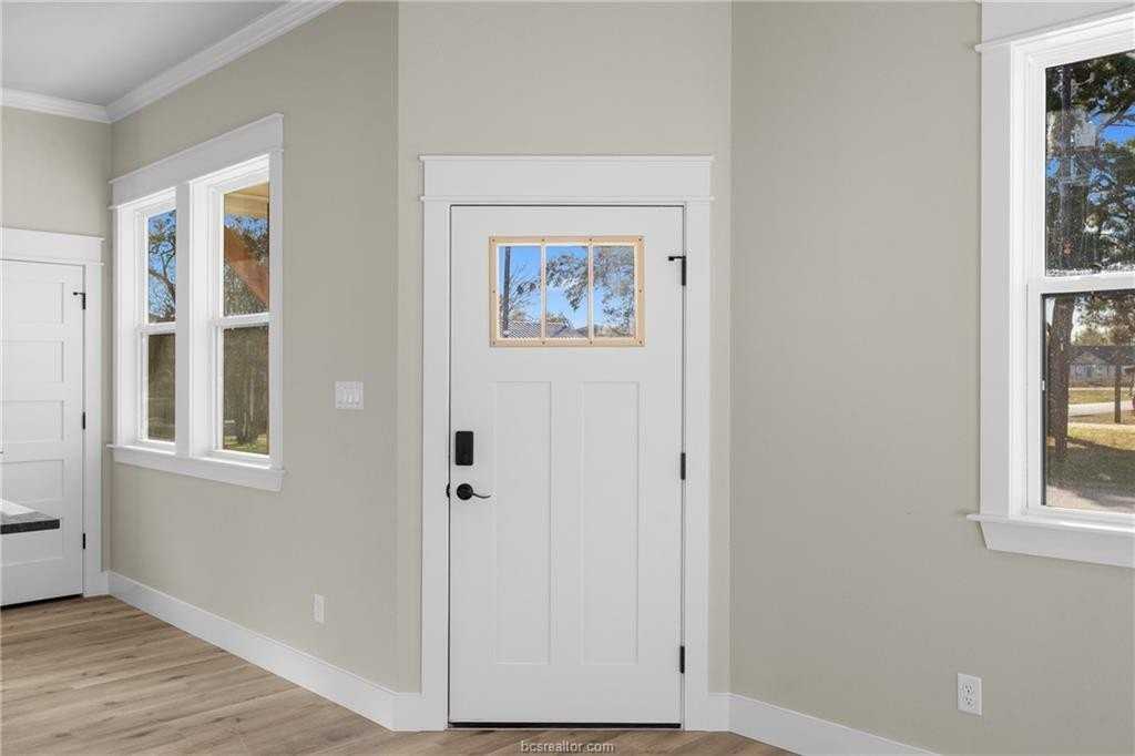 614 E Englewood St - Photo 7 of 24