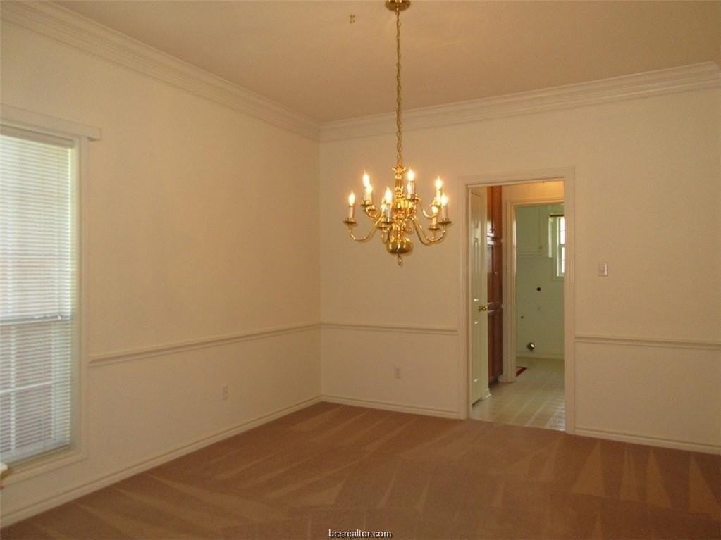 704 Aster Dr - Photo 5 of 20