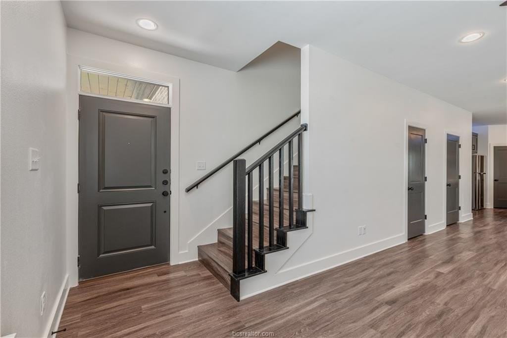 704 Eisenhower St - Photo 4 of 19