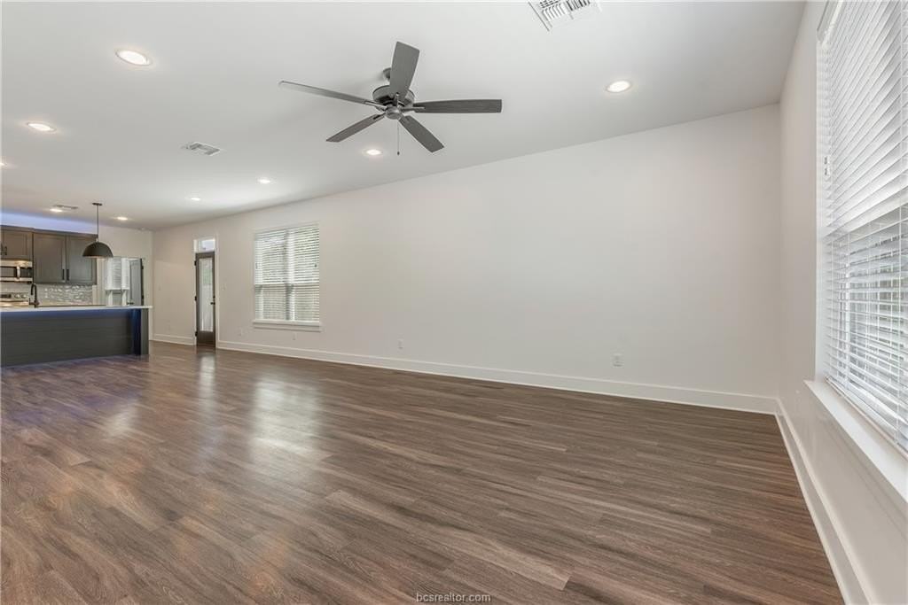 704 Eisenhower St - Photo 5 of 19