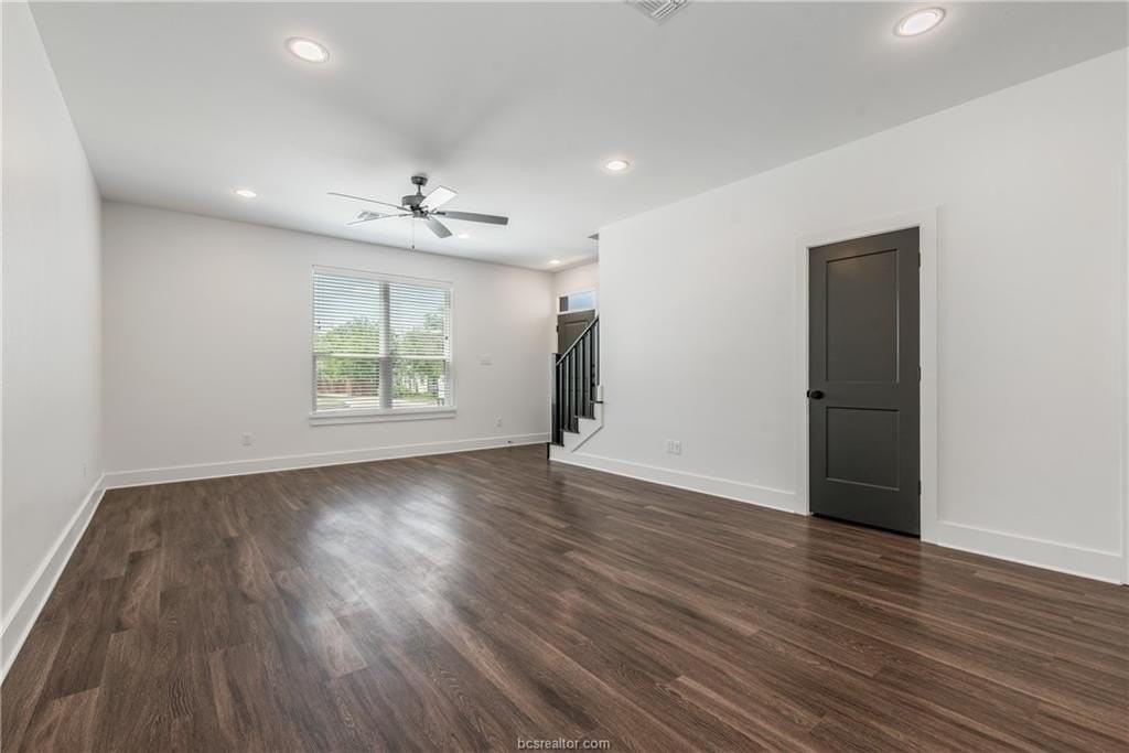 704 Eisenhower St - Photo 6 of 19