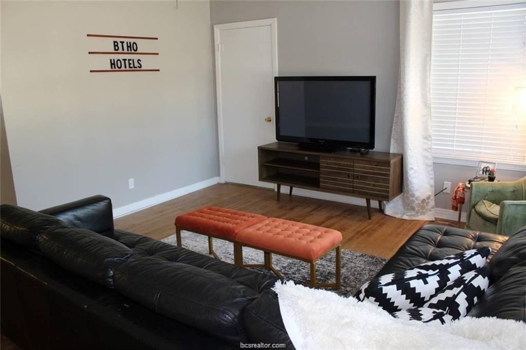 507 Gilchrist Ave - Photo 3 of 24