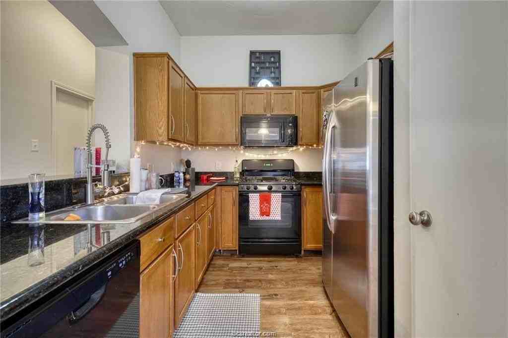 1015 Fallbrook Loop - Photo 5 of 15