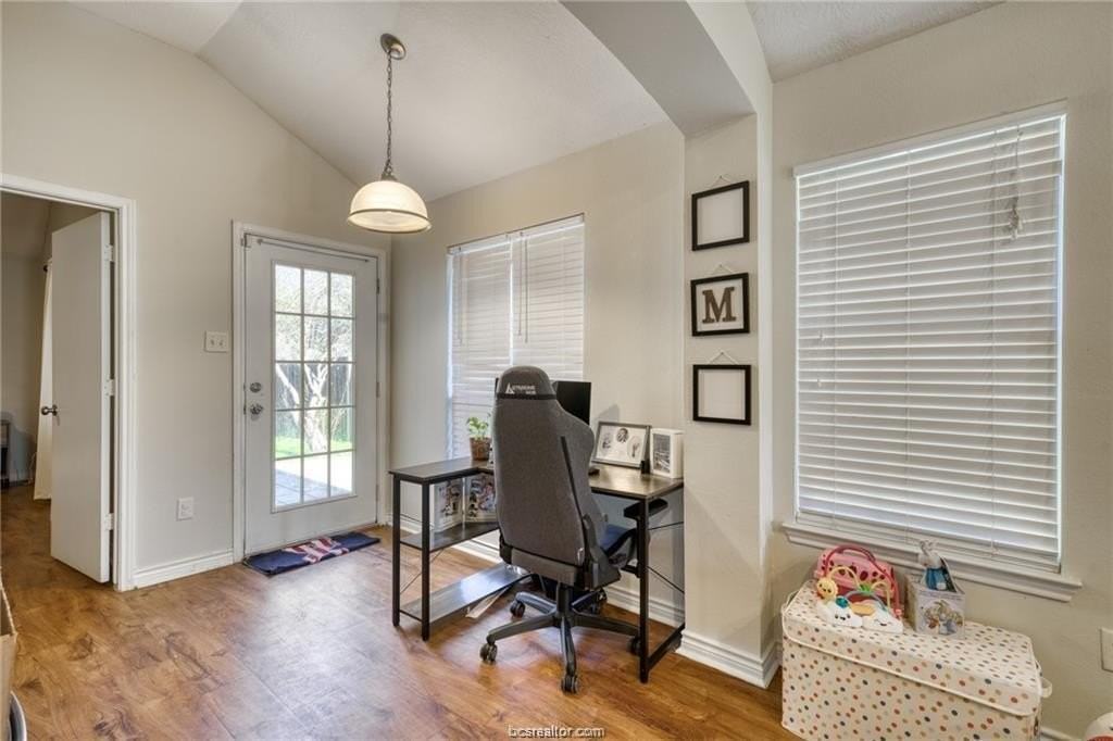 1015 Fallbrook Loop - Photo 6 of 15