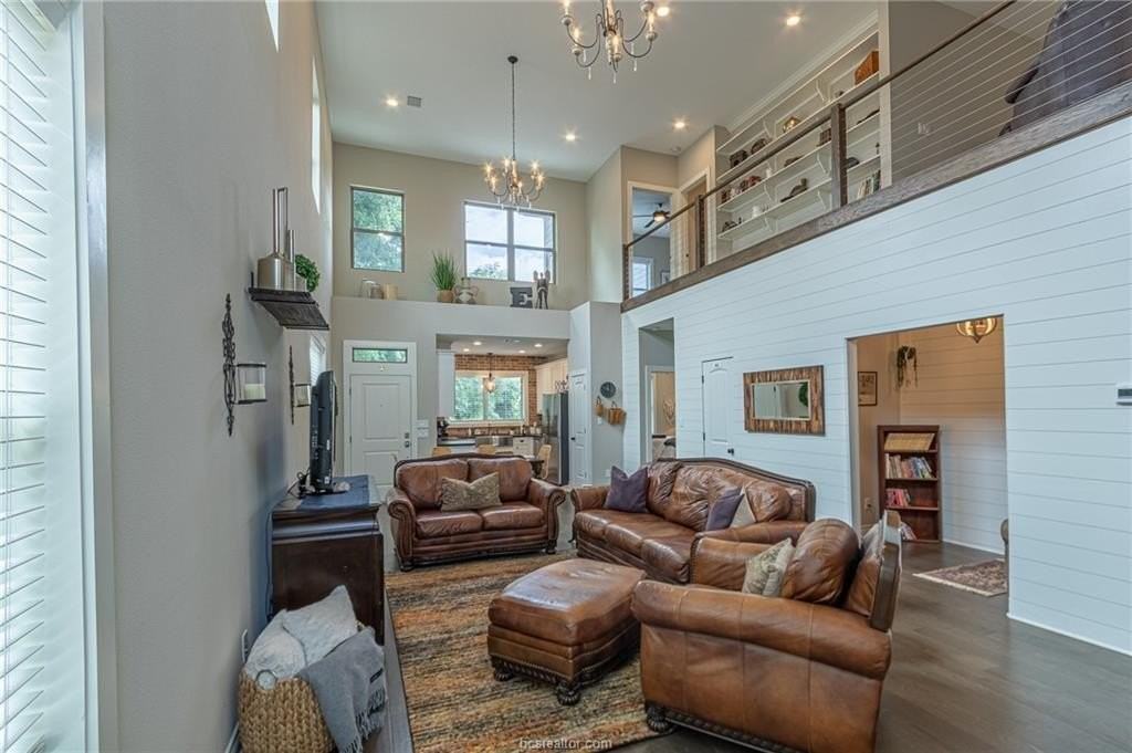 301 W 31st St Apt 201 - Photo 2 of 23