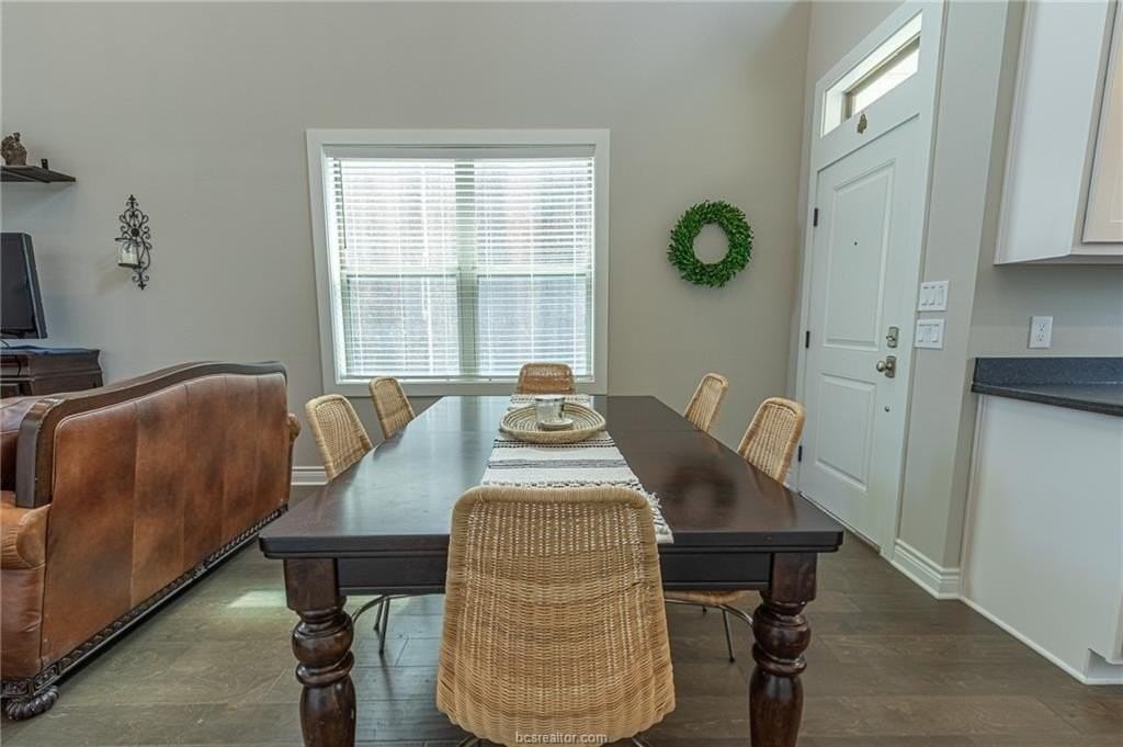 301 W 31st St Apt 201 - Photo 6 of 23