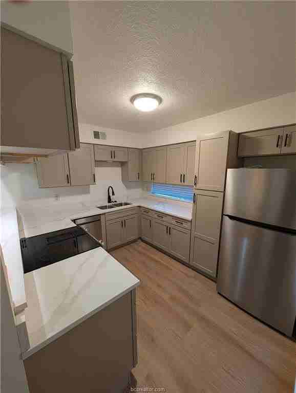 2812 Village Dr - Photo 2 of 12