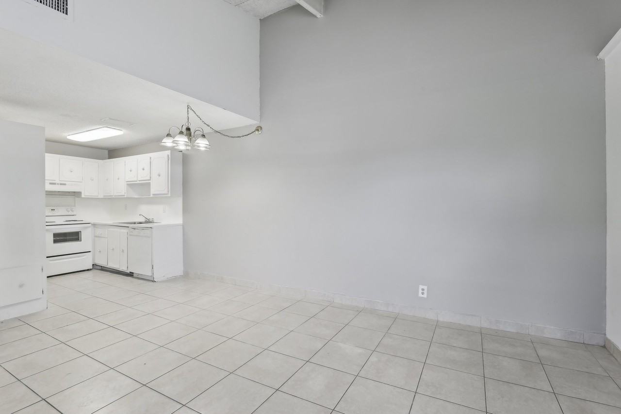 Azure Villas Apartments - Photo 3 of 17