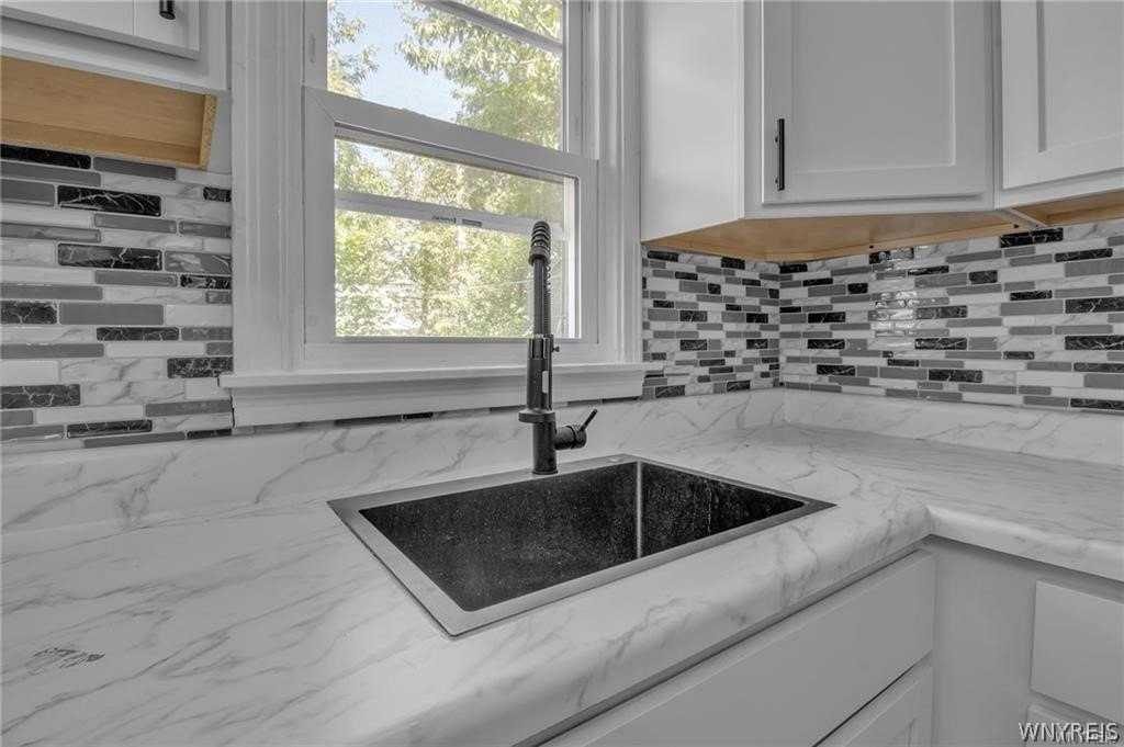 42 Layton Ave - Photo 7 of 16