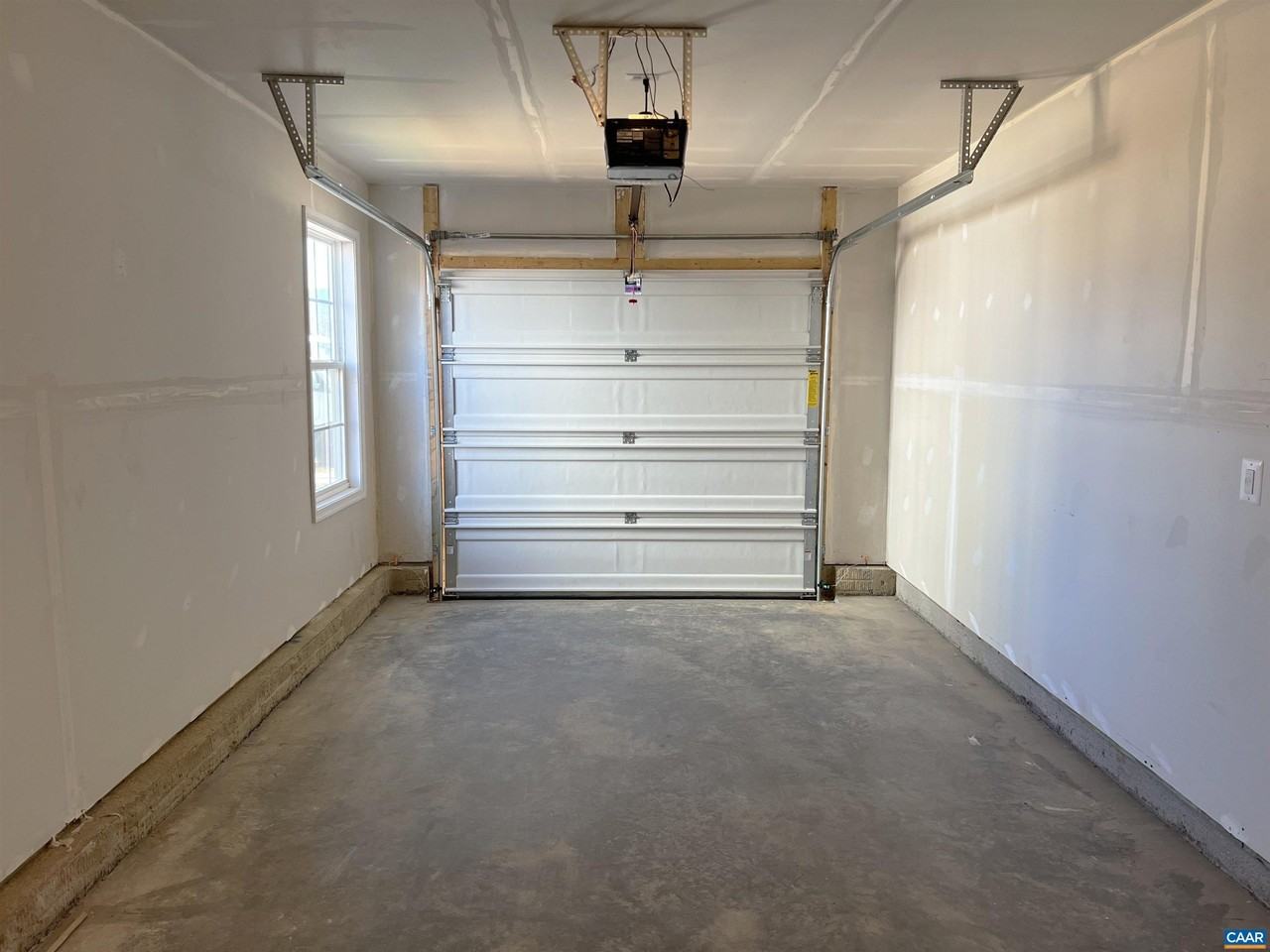 325 Willowshire Ct - Photo 5 of 20