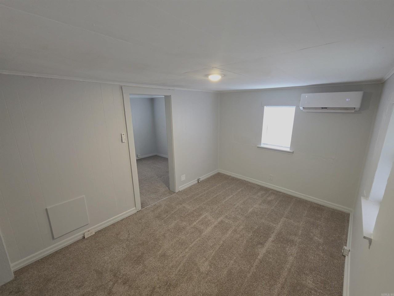 515 W 35th St - Photo 2 of 7