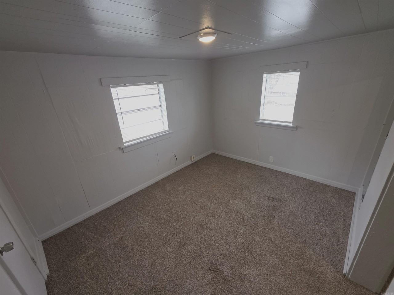 515 W 35th St - Photo 3 of 7