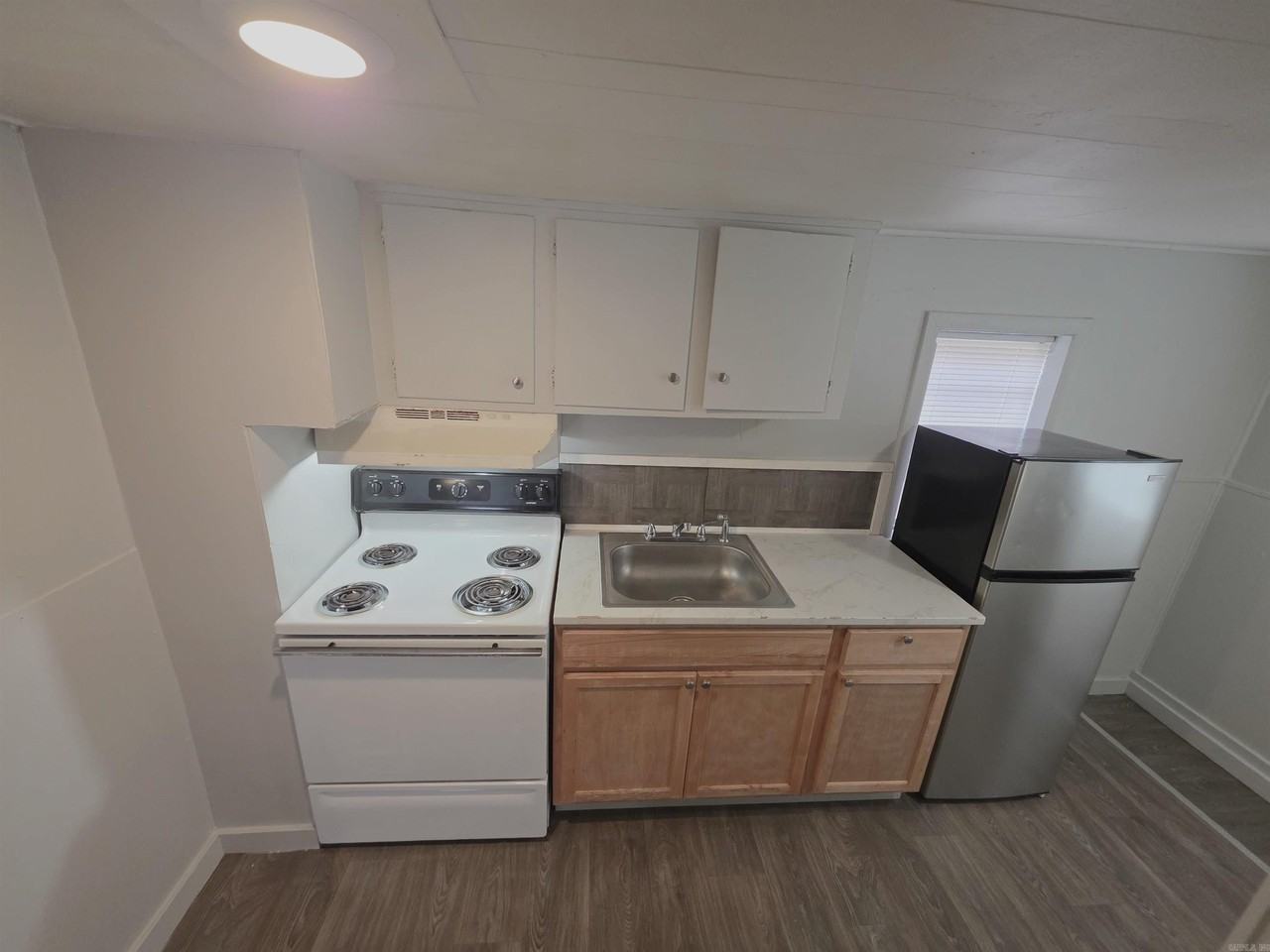 515 W 35th St - Photo 6 of 7