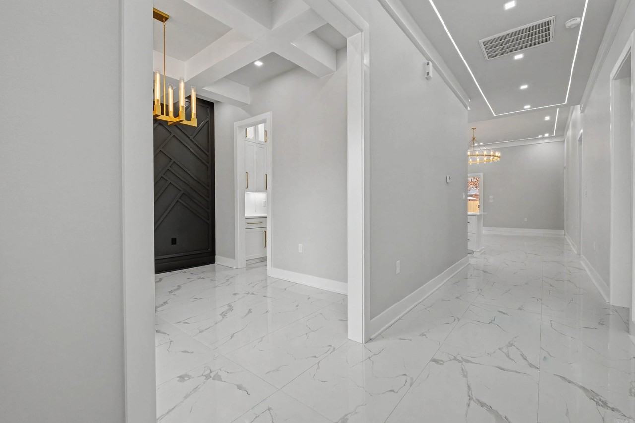 9 Oak Ln - Photo 3 of 48