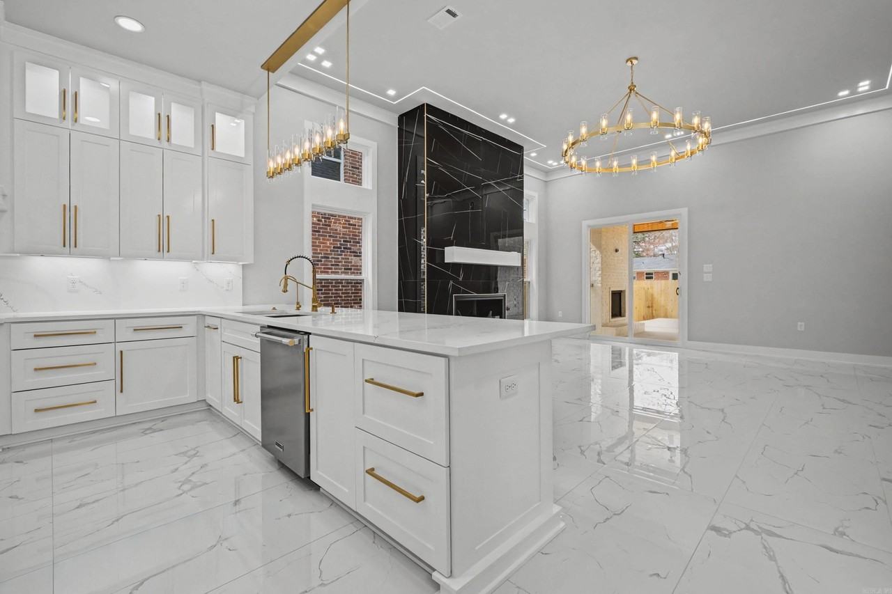 9 Oak Ln - Photo 4 of 48